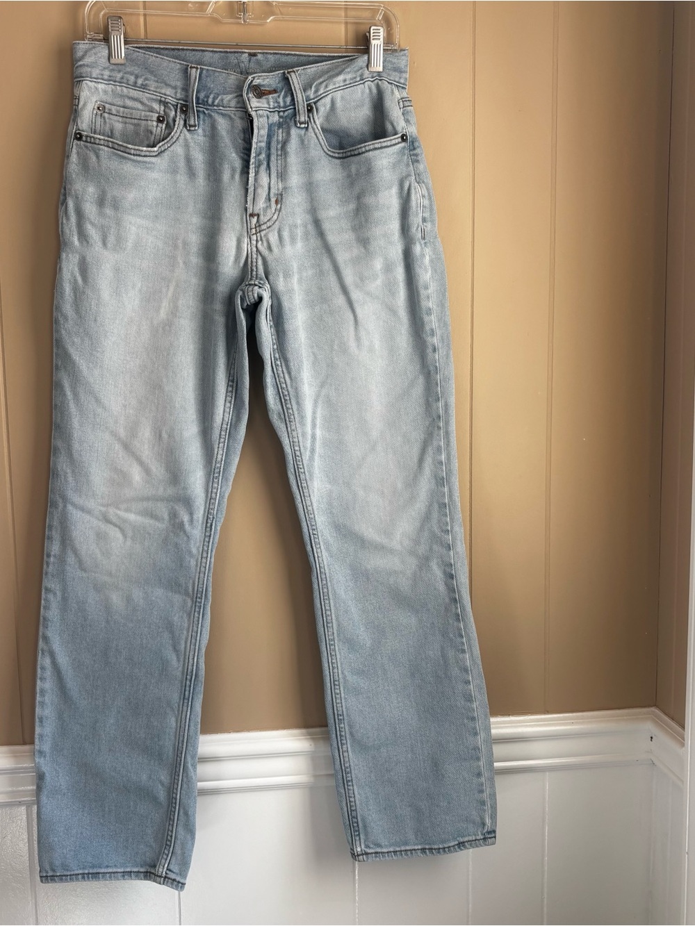 Old Navy Men’s Straight Fit Built-In Flex Jeans Light Wash 28x30